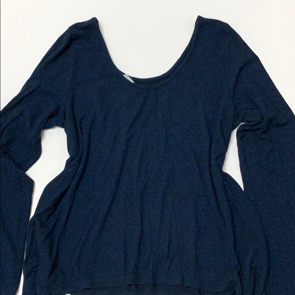 AKEMI + KIN Top 💙